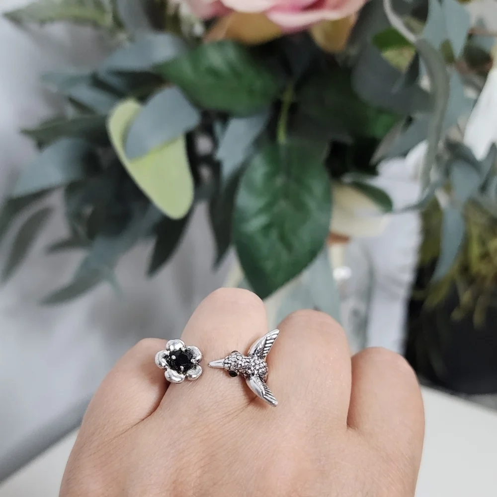 NEW‼️Hummingbird and Flower Ring